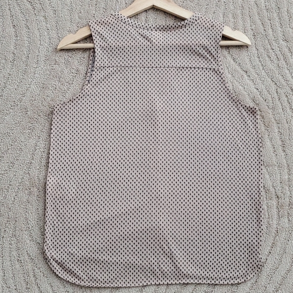 Sleeveless V-Neck Button Down Blouse - Picture 3 of 3